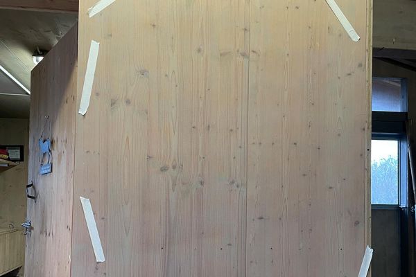 malerei-auf-holzwand-1-20220211-13134467261b74235c-17c0-765c-1d43-a994601d2e56114DA719-E9DE-C018-7B28-61ABBDB0EF5B.jpg
